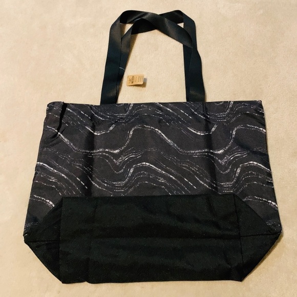 Nwt VICTORIA'S SECRET Weekender Tote - Picture 5 of 9